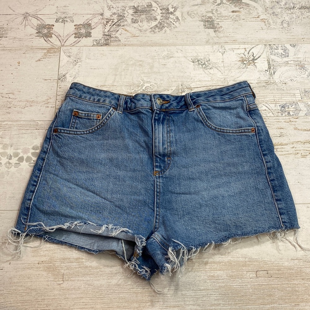 Topshop High Waisted Mom Jean Shorts Light Wash